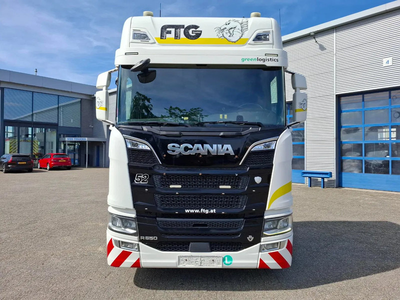 Tractor unit Scania NGS R650 V8 / 6X4 / RETARDER / 2X BIG AXLE / PARKCOOL / DOUBLE TANK / INLINER / FULL-AIR / ALCOA / LEATHER / NAVI / GEN2 V2 / EU: picture 6 Tractor unit Scania NGS R650 V8 / 6X4 / RETARDER / 2X BIG AXLE / PARKCOOL / DOUBLE TANK / INLINER / FULL-AIR / ALCOA / LEATHER / NAVI / GEN2 V2 / EU: picture 6