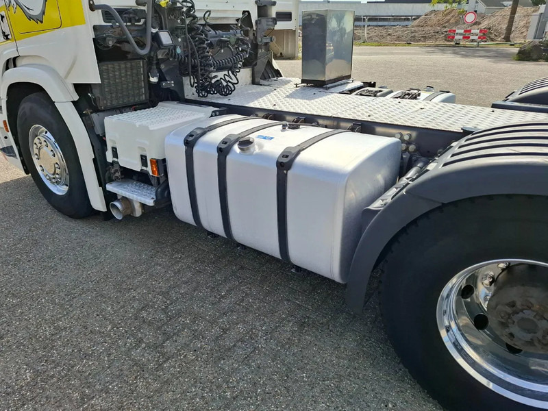 Tractor unit Scania NGS R650 V8 / 6X4 / RETARDER / 2X BIG AXLE / PARKCOOL / DOUBLE TANK / INLINER / FULL-AIR / ALCOA / LEATHER / NAVI / GEN2 V2 / EU: picture 8 Tractor unit Scania NGS R650 V8 / 6X4 / RETARDER / 2X BIG AXLE / PARKCOOL / DOUBLE TANK / INLINER / FULL-AIR / ALCOA / LEATHER / NAVI / GEN2 V2 / EU: picture 8