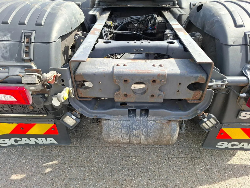 Tractor unit Scania NGS R650 V8 / 6X4 / RETARDER / 2X BIG AXLE / PARKCOOL / DOUBLE TANK / INLINER / FULL-AIR / ALCOA / LEATHER / NAVI / GEN2 V2 / EU: picture 11 Tractor unit Scania NGS R650 V8 / 6X4 / RETARDER / 2X BIG AXLE / PARKCOOL / DOUBLE TANK / INLINER / FULL-AIR / ALCOA / LEATHER / NAVI / GEN2 V2 / EU: picture 11