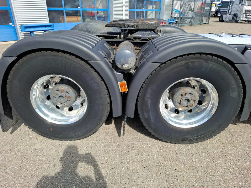 Tractor unit Scania NGS R650 V8 / 6X4 / RETARDER / 2X BIG AXLE / PARKCOOL / DOUBLE TANK / INLINER / FULL-AIR / ALCOA / LEATHER / NAVI / GEN2 V2 / EU: picture 13 Tractor unit Scania NGS R650 V8 / 6X4 / RETARDER / 2X BIG AXLE / PARKCOOL / DOUBLE TANK / INLINER / FULL-AIR / ALCOA / LEATHER / NAVI / GEN2 V2 / EU: picture 13