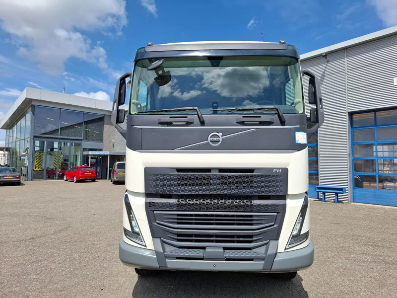 Volvo FH5-500 / 6X4 / RETARDER / HYDRAULICS / ONLY:46190 KM / BIG AXLE / 52 TON / VEB+ / ACC / LWDS / TOP CONDITION / AUTOMATIC / EURO - Tractor unit: picture 5 Volvo FH5-500 / 6X4 / RETARDER / HYDRAULICS / ONLY:46190 KM / BIG AXLE / 52 TON / VEB+ / ACC / LWDS / TOP CONDITION / AUTOMATIC / EURO - Tractor unit: picture 5