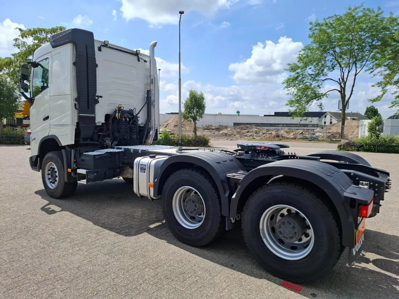 Volvo FH5-500 / 6X4 / RETARDER / HYDRAULICS / ONLY:46190 KM / BIG AXLE / 52 TON / VEB+ / ACC / LWDS / TOP CONDITION / AUTOMATIC / EURO - Tractor unit: picture 3 Volvo FH5-500 / 6X4 / RETARDER / HYDRAULICS / ONLY:46190 KM / BIG AXLE / 52 TON / VEB+ / ACC / LWDS / TOP CONDITION / AUTOMATIC / EURO - Tractor unit: picture 3