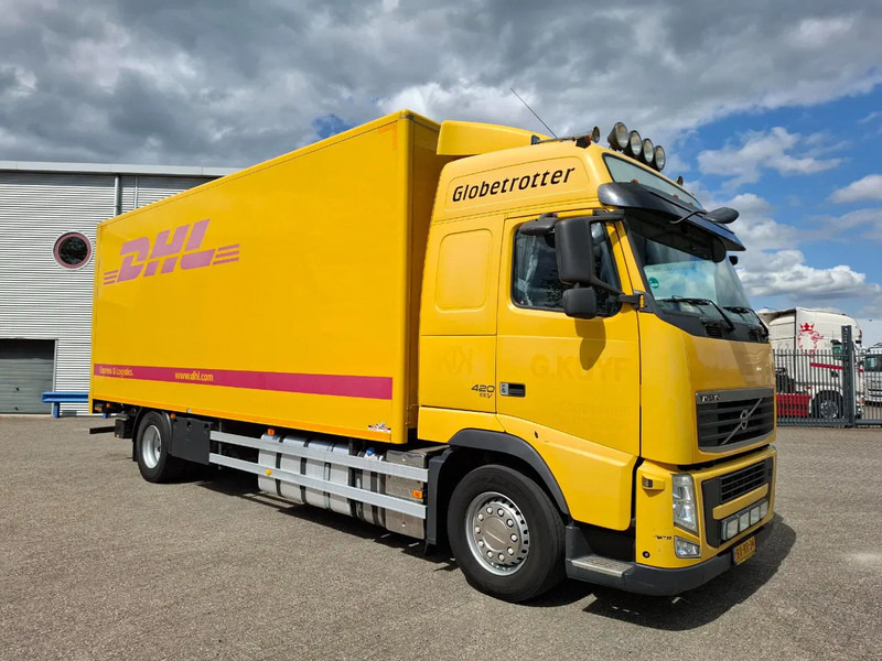 Volvo FH13-420 / NL TRUCK / PLATFORM 2000KG / AIRCO / FRIDGE / AUTOMATIC / EURO-5 / 2010 - Box truck: picture 2 Volvo FH13-420 / NL TRUCK / PLATFORM 2000KG / AIRCO / FRIDGE / AUTOMATIC / EURO-5 / 2010 - Box truck: picture 2