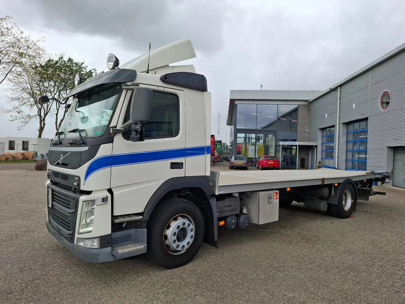Volvo FM11-330 / ONLY:376356 KM / NAVI / FULL-AIR / LWDS / AIRCO / AUTOMATIC / EURO-6 / 2016 - Cab chassis truck: picture 1 Volvo FM11-330 / ONLY:376356 KM / NAVI / FULL-AIR / LWDS / AIRCO / AUTOMATIC / EURO-6 / 2016 - Cab chassis truck: picture 1