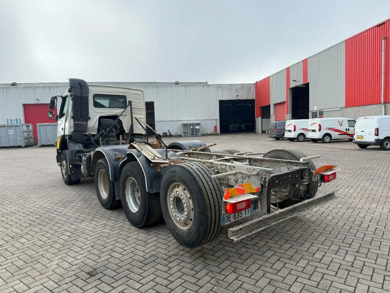 Volvo FMX 450 / ENGINE RUNNING / 8X4 / VEB / ONLY:260642 KM / PTO / LIFT+LENKACHSE / ALCOA / AUTOMATIC / EURO-6 / 2014 - Cab chassis truck: picture 3 Volvo FMX 450 / ENGINE RUNNING / 8X4 / VEB / ONLY:260642 KM / PTO / LIFT+LENKACHSE / ALCOA / AUTOMATIC / EURO-6 / 2014 - Cab chassis truck: picture 3