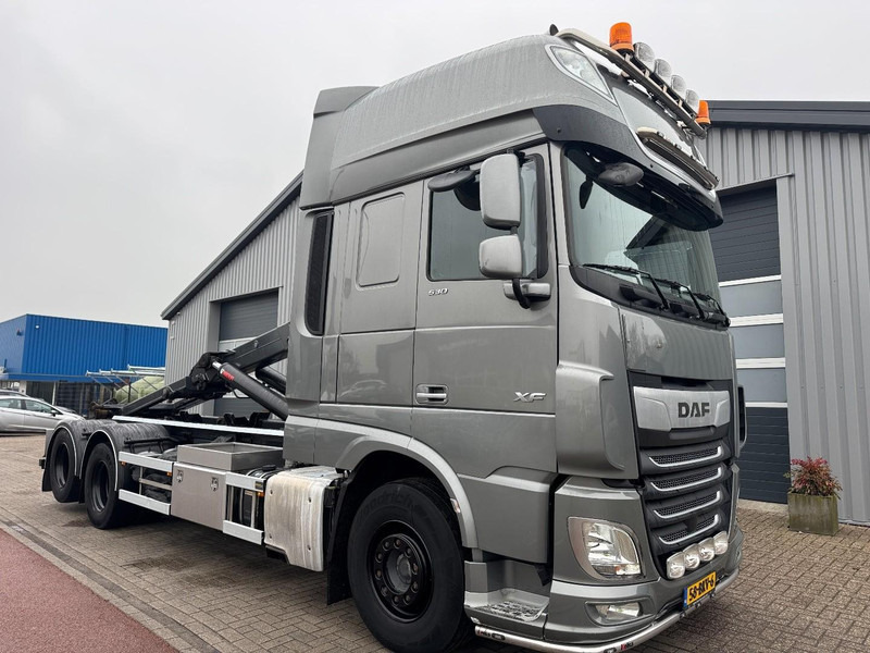DAF XF530 FAS HIAB XR26S610 Hook / Polybenne / Ampliroll / Haakarm - Hook lift truck: picture 1 DAF XF530 FAS HIAB XR26S610 Hook / Polybenne / Ampliroll / Haakarm - Hook lift truck: picture 1