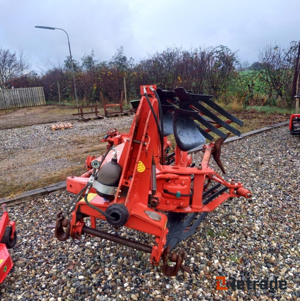 Harve / plov Kuhn master 120 , 3 furet vendeplov. 14" Risteplov. - Agricultural machinery: picture 2 Harve / plov Kuhn master 120 , 3 furet vendeplov. 14" Risteplov. - Agricultural machinery: picture 2