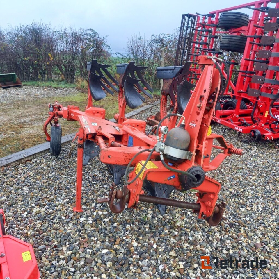 Harve / plov Kuhn master 120 , 3 furet vendeplov. 14" Risteplov. - Agricultural machinery: picture 3 Harve / plov Kuhn master 120 , 3 furet vendeplov. 14" Risteplov. - Agricultural machinery: picture 3