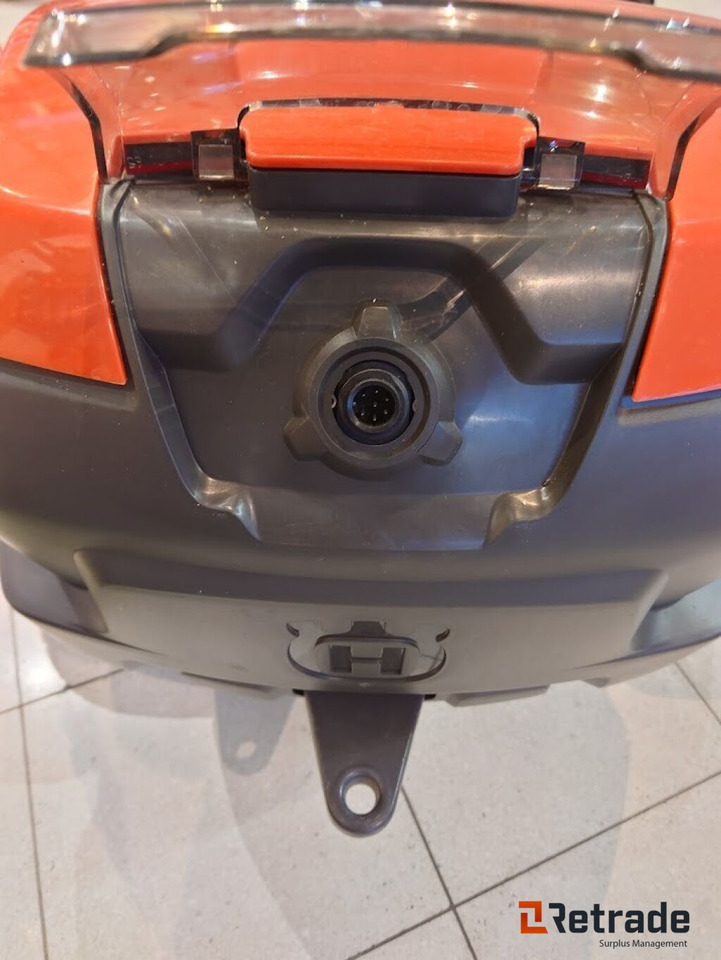 Ny Eldriven gräsklippare Husqvarna R 112 IC RIDER - Agricultural machinery: picture 5 Ny Eldriven gräsklippare Husqvarna R 112 IC RIDER - Agricultural machinery: picture 5