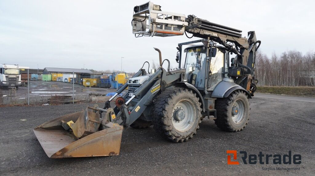 Traktorgrävare Lännen 8800 i 190 lift med korg - Construction machinery: picture 1 Traktorgrävare Lännen 8800 i 190 lift med korg - Construction machinery: picture 1