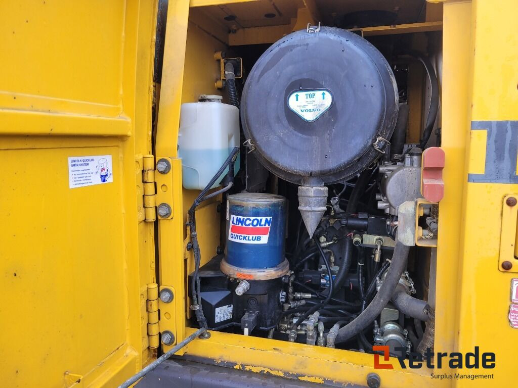 Crawler excavator Grävmaskin Volvo EC 240B NLC med titrotator och redskap: picture 24 Crawler excavator Grävmaskin Volvo EC 240B NLC med titrotator och redskap: picture 24