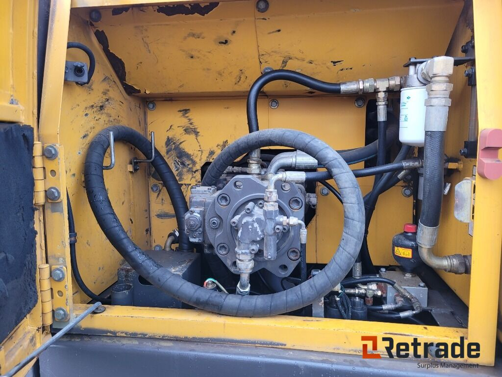 Crawler excavator Grävmaskin Volvo EC 240B NLC med titrotator och redskap: picture 35 Crawler excavator Grävmaskin Volvo EC 240B NLC med titrotator och redskap: picture 35