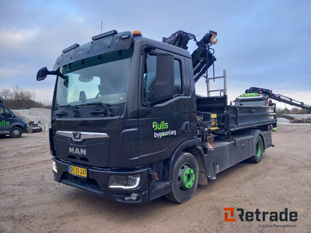 MAN TGL 12. 4X2 BL med Fassi kran - Dropside/ Flatbed truck, Crane truck: picture 1 MAN TGL 12. 4X2 BL med Fassi kran - Dropside/ Flatbed truck, Crane truck: picture 1