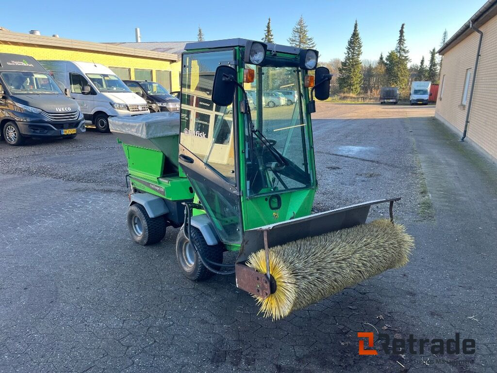 Plæne- og parkmaskiner EGHOLM 2150 Redskabsbærer - Utility/ Special vehicle: picture 3 Plæne- og parkmaskiner EGHOLM 2150 Redskabsbærer - Utility/ Special vehicle: picture 3