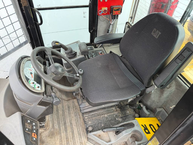 Wheel loader Cat 930H - New Tires / High-tip Bucket / Auto Greasing: picture 9 Wheel loader Cat 930H - New Tires / High-tip Bucket / Auto Greasing: picture 9