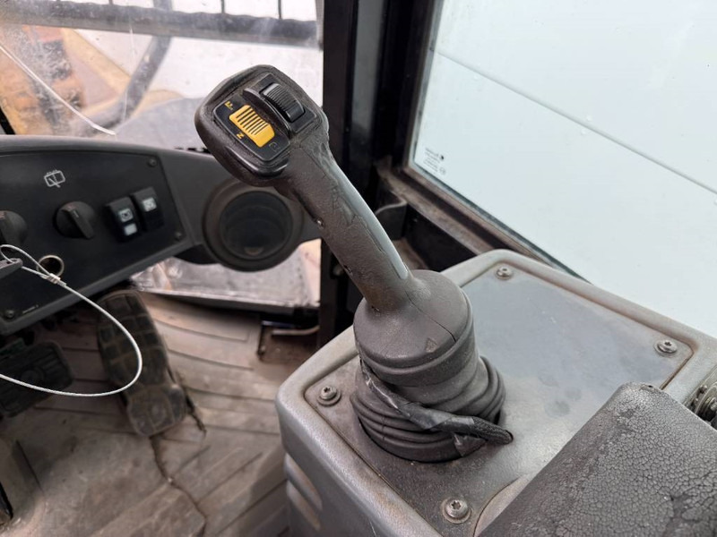 Wheel loader Cat 930H - New Tires / High-tip Bucket / Auto Greasing: picture 11 Wheel loader Cat 930H - New Tires / High-tip Bucket / Auto Greasing: picture 11