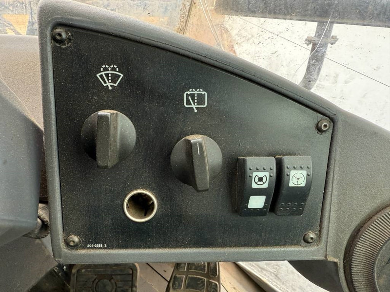 Wheel loader Cat 930H - New Tires / High-tip Bucket / Auto Greasing: picture 13 Wheel loader Cat 930H - New Tires / High-tip Bucket / Auto Greasing: picture 13