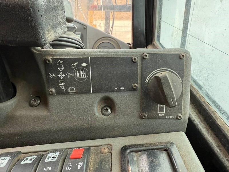 Wheel loader Cat 930H - New Tires / High-tip Bucket / Auto Greasing: picture 16 Wheel loader Cat 930H - New Tires / High-tip Bucket / Auto Greasing: picture 16