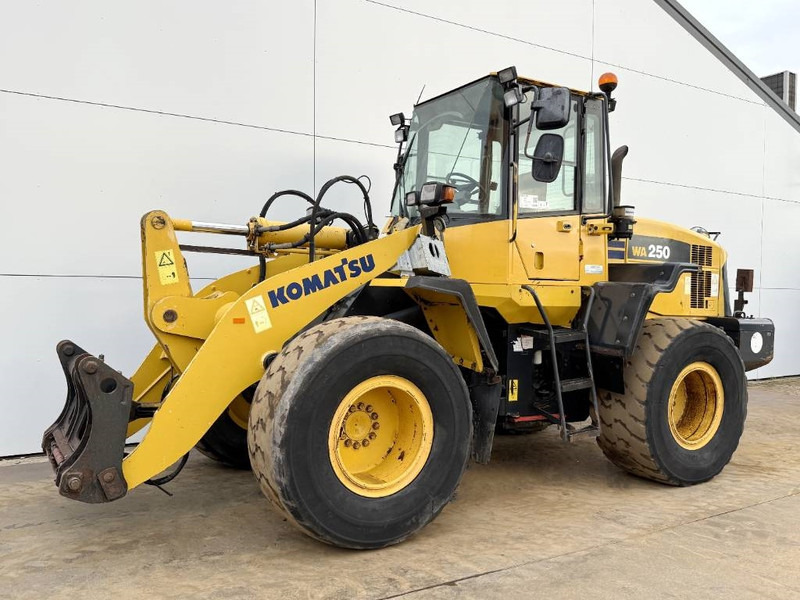 Komatsu WA250-5 - Dutch Machine / 3rd Function / Auto Lube - Wheel loader: picture 2 Komatsu WA250-5 - Dutch Machine / 3rd Function / Auto Lube - Wheel loader: picture 2