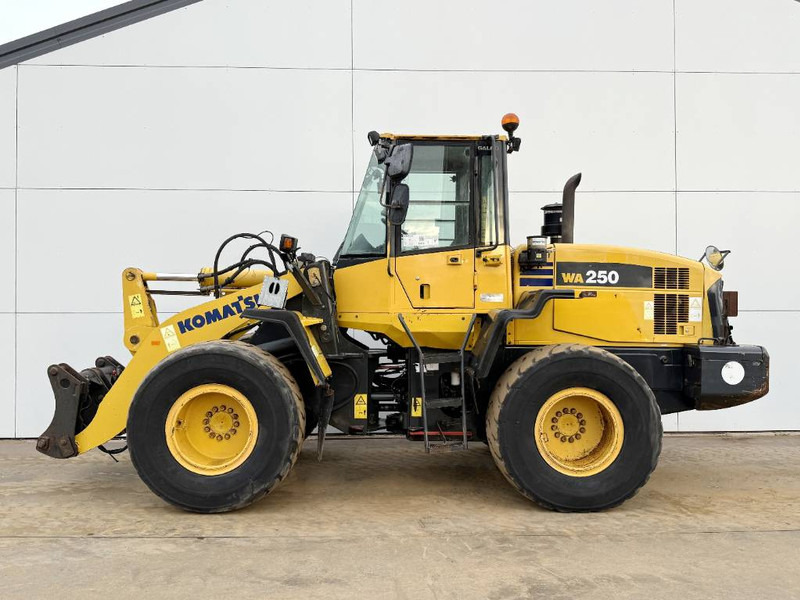 Komatsu WA250-5 - Dutch Machine / 3rd Function / Auto Lube - Wheel loader: picture 1 Komatsu WA250-5 - Dutch Machine / 3rd Function / Auto Lube - Wheel loader: picture 1
