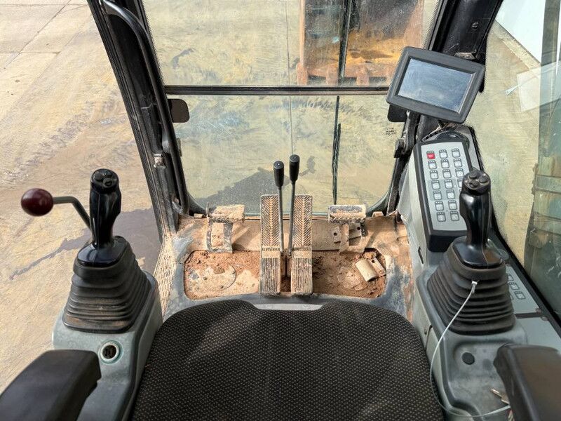 Crawler excavator Liebherr R946LC - Automatic Greasing / Rear + Side Camera: picture 9 Crawler excavator Liebherr R946LC - Automatic Greasing / Rear + Side Camera: picture 9