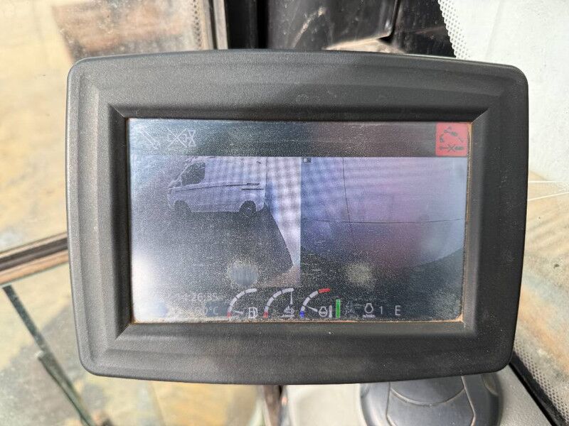 Crawler excavator Liebherr R946LC - Automatic Greasing / Rear + Side Camera: picture 15 Crawler excavator Liebherr R946LC - Automatic Greasing / Rear + Side Camera: picture 15