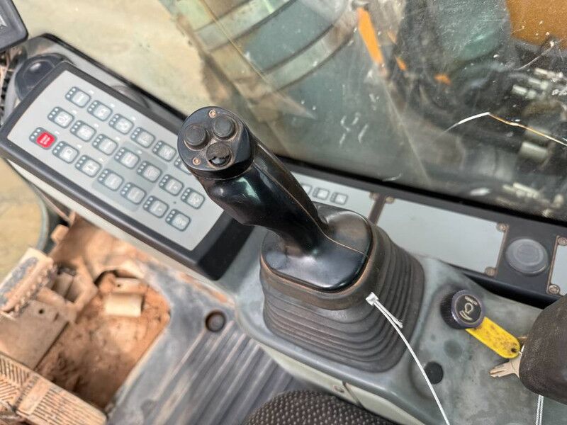 Crawler excavator Liebherr R946LC - Automatic Greasing / Rear + Side Camera: picture 11 Crawler excavator Liebherr R946LC - Automatic Greasing / Rear + Side Camera: picture 11