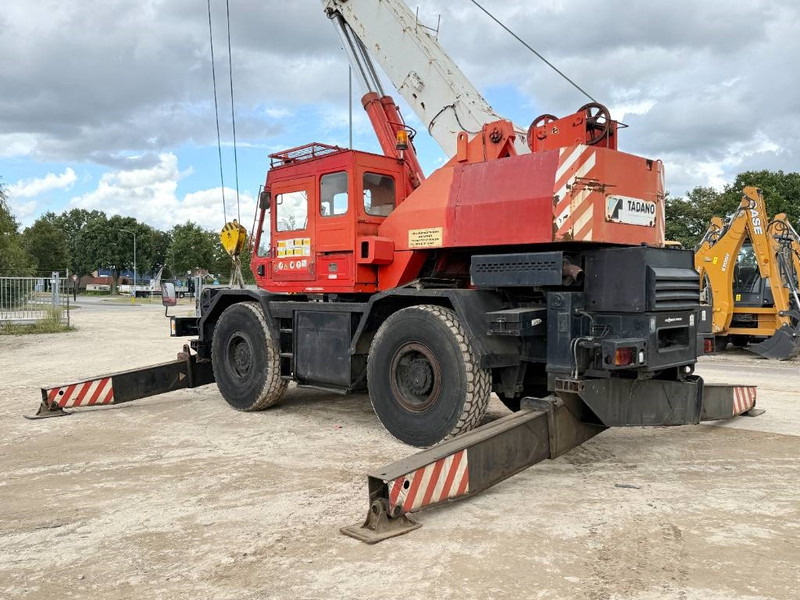Tadano TR300E-1 - 4 Wheel Steering / 28.1m Boom + 12m Jib - Rough terrain crane: picture 4 Tadano TR300E-1 - 4 Wheel Steering / 28.1m Boom + 12m Jib - Rough terrain crane: picture 4
