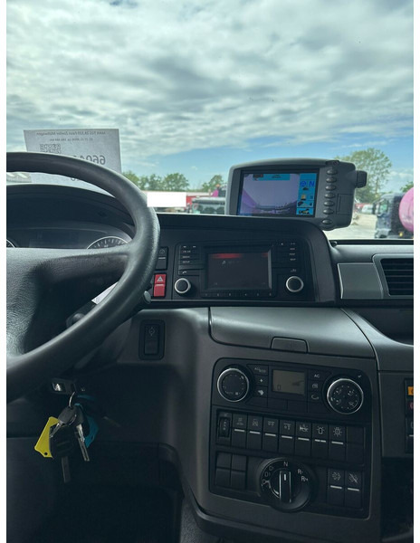 Garbage truck MAN TGS 28.320: picture 15