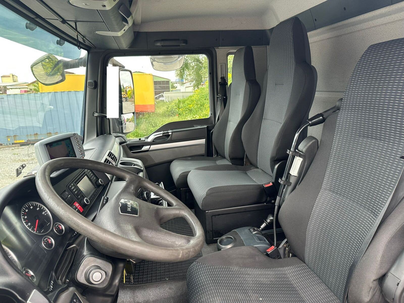 Garbage truck MAN TGS 28.320: picture 12