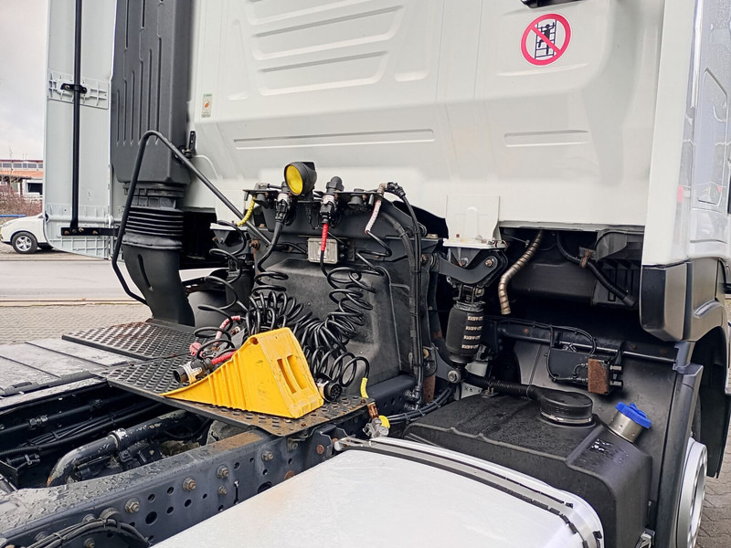 Tractor unit Iveco Stralis 420: picture 9