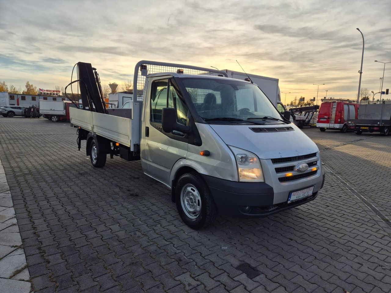 Ford Transit 350 2.4 TDCi / Very Strong Hiab / 1 Owner / Serviced - Open body delivery van: picture 4 Ford Transit 350 2.4 TDCi / Very Strong Hiab / 1 Owner / Serviced - Open body delivery van: picture 4