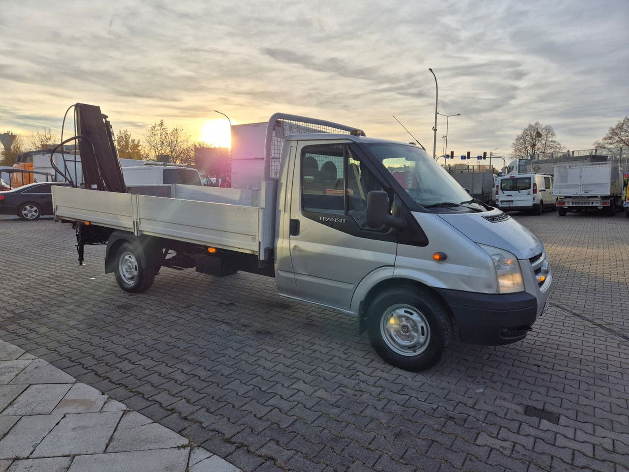 Ford Transit 350 2.4 TDCi / Very Strong Hiab / 1 Owner / Serviced - Open body delivery van: picture 5 Ford Transit 350 2.4 TDCi / Very Strong Hiab / 1 Owner / Serviced - Open body delivery van: picture 5