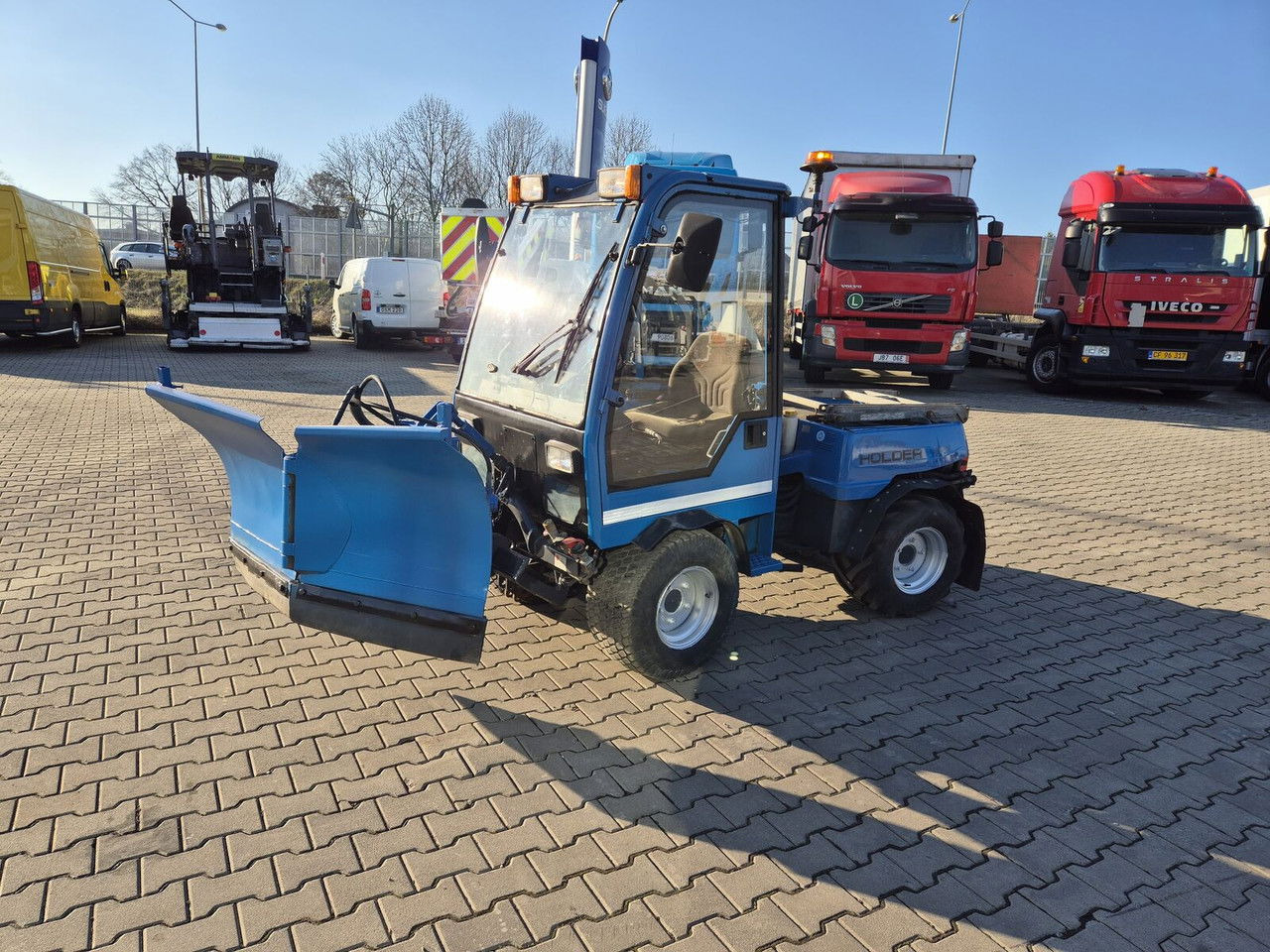 Holder C245 4WD / Tool carrier / Snow plow / PTO Front AN D Rear / 4X4 / - Municipal tractor: picture 1 Holder C245 4WD / Tool carrier / Snow plow / PTO Front AN D Rear / 4X4 / - Municipal tractor: picture 1