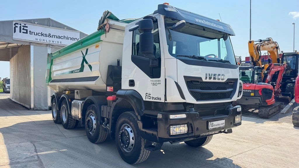 Iveco Trakker AD410T45 8x4 20m3 - hydr. back - 72.000km - Tipper: picture 3 Iveco Trakker AD410T45 8x4 20m3 - hydr. back - 72.000km - Tipper: picture 3