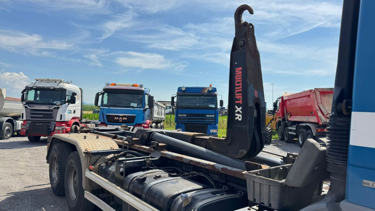 Mercedes-Benz Actros 2641 6x4 hiab abroll tipper - spring - Container transporter/ Swap body truck: picture 4 Mercedes-Benz Actros 2641 6x4 hiab abroll tipper - spring - Container transporter/ Swap body truck: picture 4