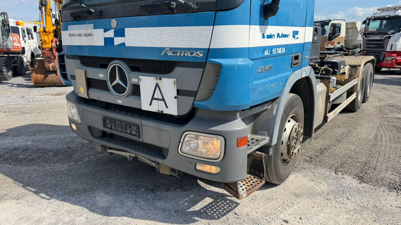 Mercedes-Benz Actros 2641 6x4 hiab abroll tipper - spring - Container transporter/ Swap body truck: picture 2 Mercedes-Benz Actros 2641 6x4 hiab abroll tipper - spring - Container transporter/ Swap body truck: picture 2