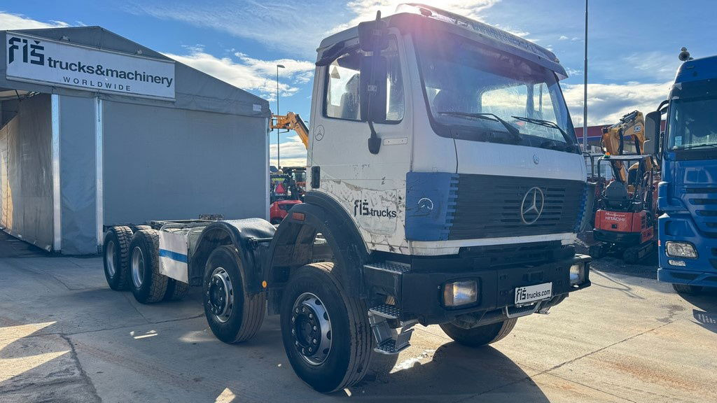 Mercedes-Benz SK 3234 8x4 chassis - Cab chassis truck: picture 3 Mercedes-Benz SK 3234 8x4 chassis - Cab chassis truck: picture 3