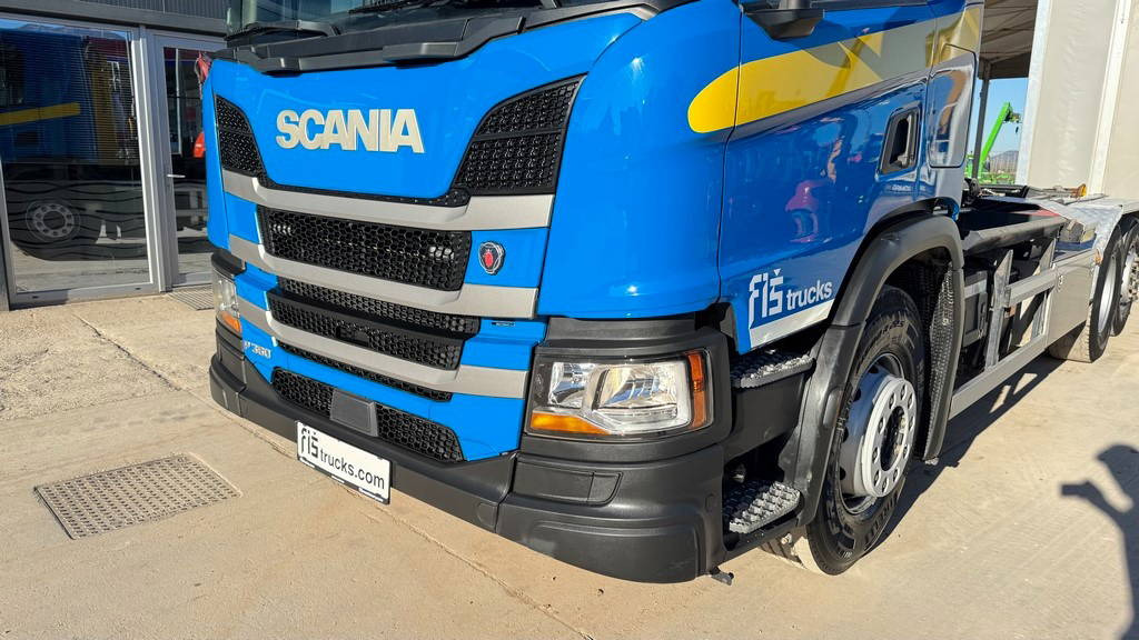 Scania P 360 6x2 palfinger abroll tipper - steering axle - Container transporter/ Swap body truck: picture 2 Scania P 360 6x2 palfinger abroll tipper - steering axle - Container transporter/ Swap body truck: picture 2