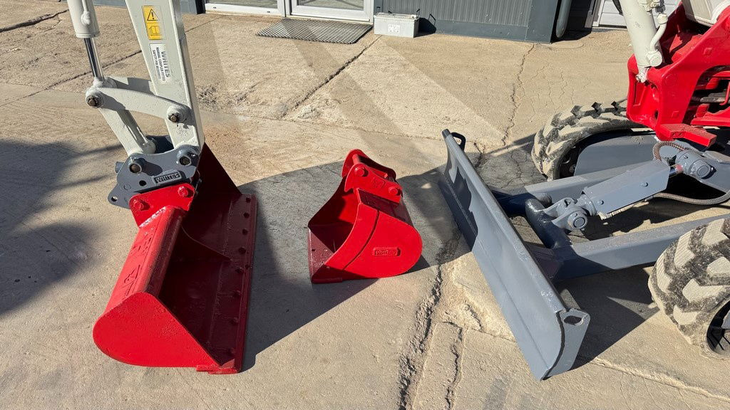 Takeuchi TB230 - 2019 Year - 2435 Hours - 2X Buckets - NEW Tracks - Mini excavator: picture 2 Takeuchi TB230 - 2019 Year - 2435 Hours - 2X Buckets - NEW Tracks - Mini excavator: picture 2