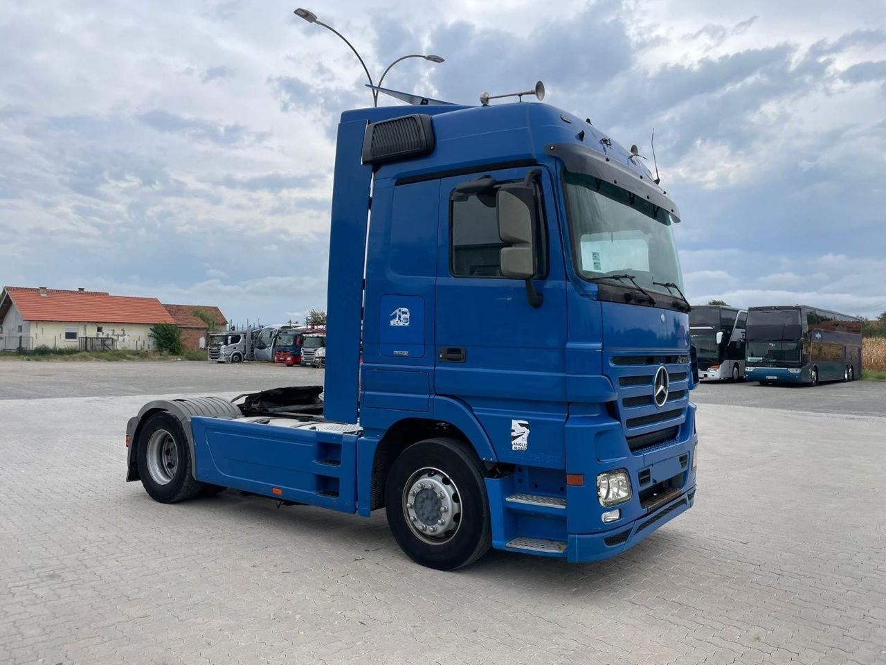 Mercedes-Benz Actros 1844 4x2 tractor unit - retarder - Tractor unit: picture 3 Mercedes-Benz Actros 1844 4x2 tractor unit - retarder - Tractor unit: picture 3