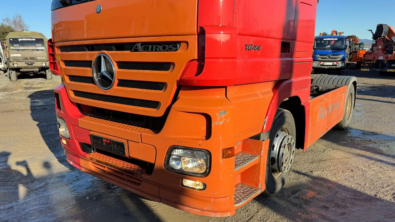 Mercedes-Benz Actros 1844 LS 4x2 tractor unit - retarder - Tractor unit: picture 2 Mercedes-Benz Actros 1844 LS 4x2 tractor unit - retarder - Tractor unit: picture 2