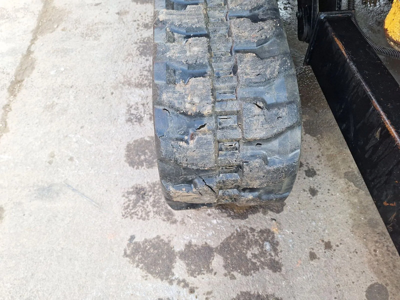 Mini excavator Caterpillar 303: picture 17