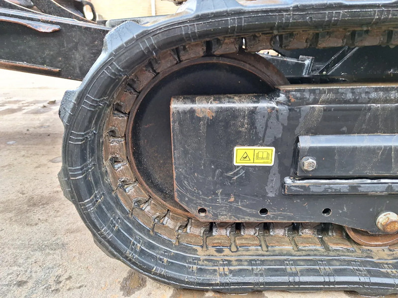 Mini excavator Caterpillar 303: picture 20