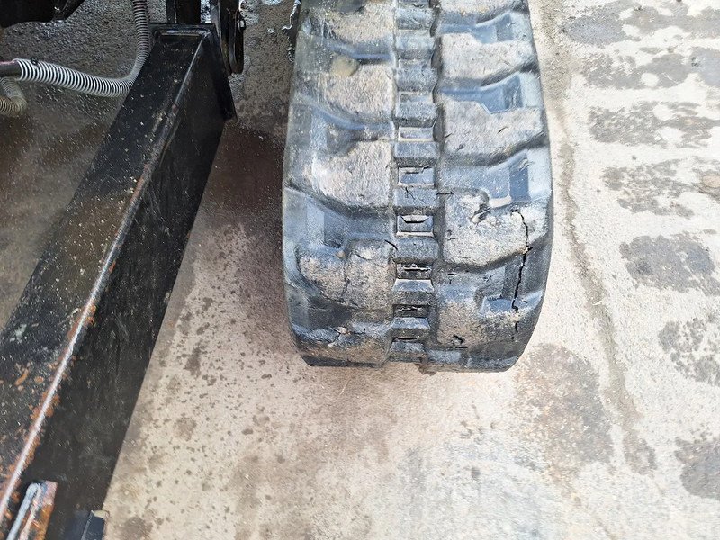 Mini excavator Caterpillar 303: picture 16