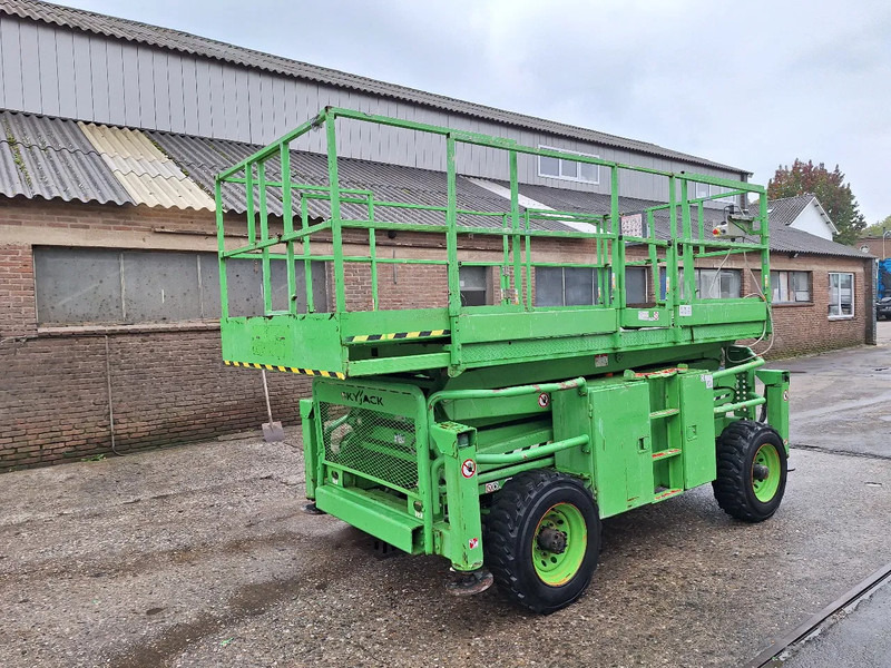 Skyjack SJ-8831 - Scissor lift: picture 4 Skyjack SJ-8831 - Scissor lift: picture 4