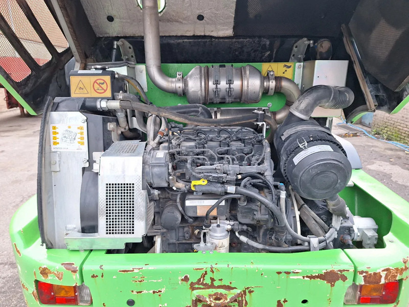 Wheel loader Yanmar V80: picture 7