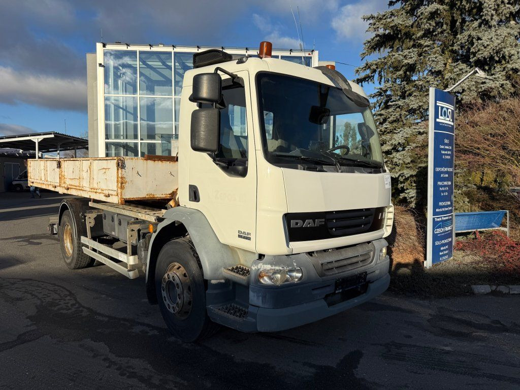 DAF LF55.220 - Hook lift truck: picture 2 DAF LF55.220 - Hook lift truck: picture 2