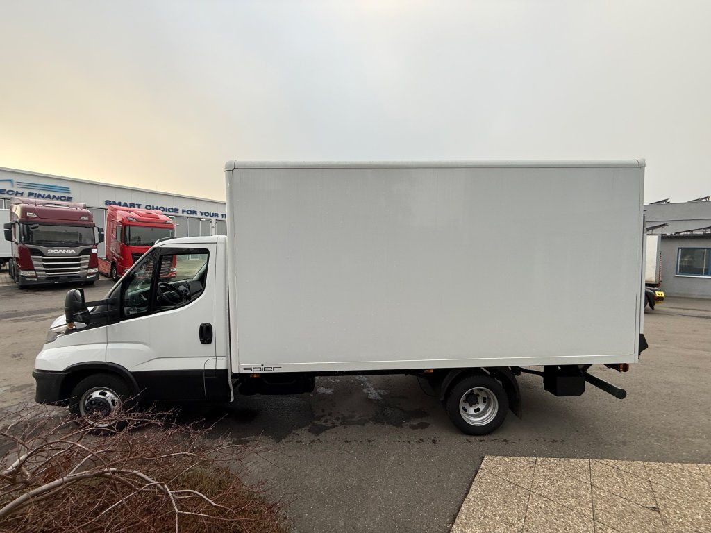 Closed box van Iveco Daily 35C16: picture 6
