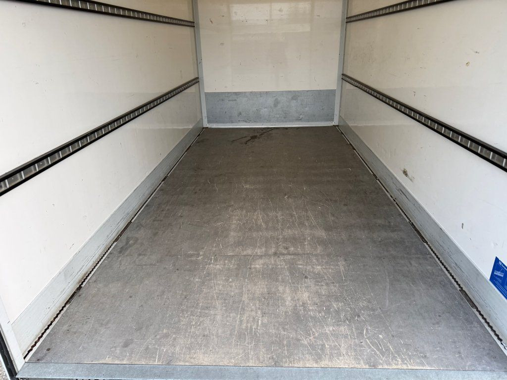 Closed box van Iveco Daily 35C16: picture 15
